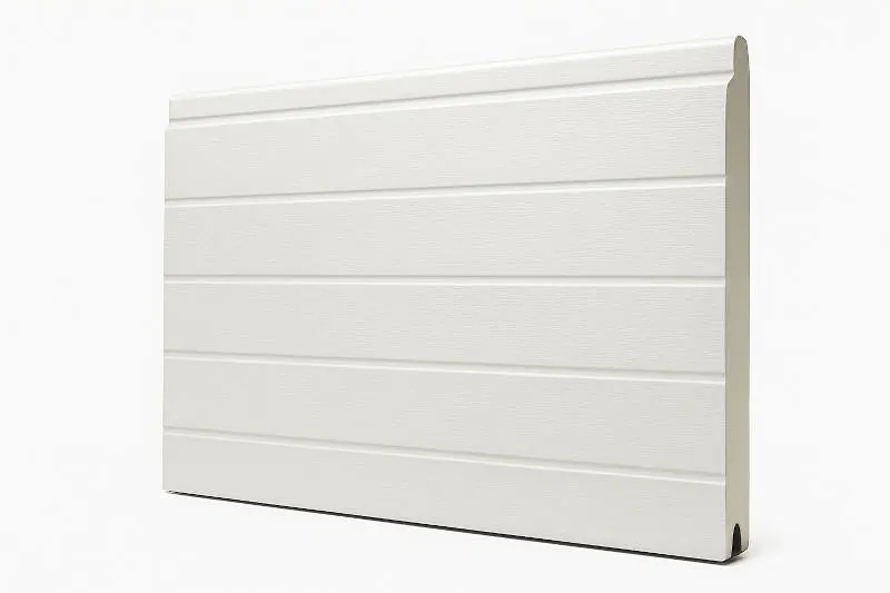 Panel seccional blanco de 40mm con acabado gofrado acanalado