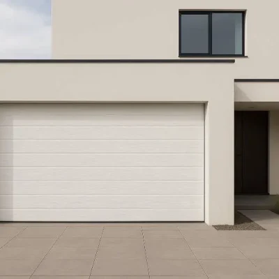 Puerta de garaje seccional gofrado acanalado blanca en casa moderna, Pontevedra